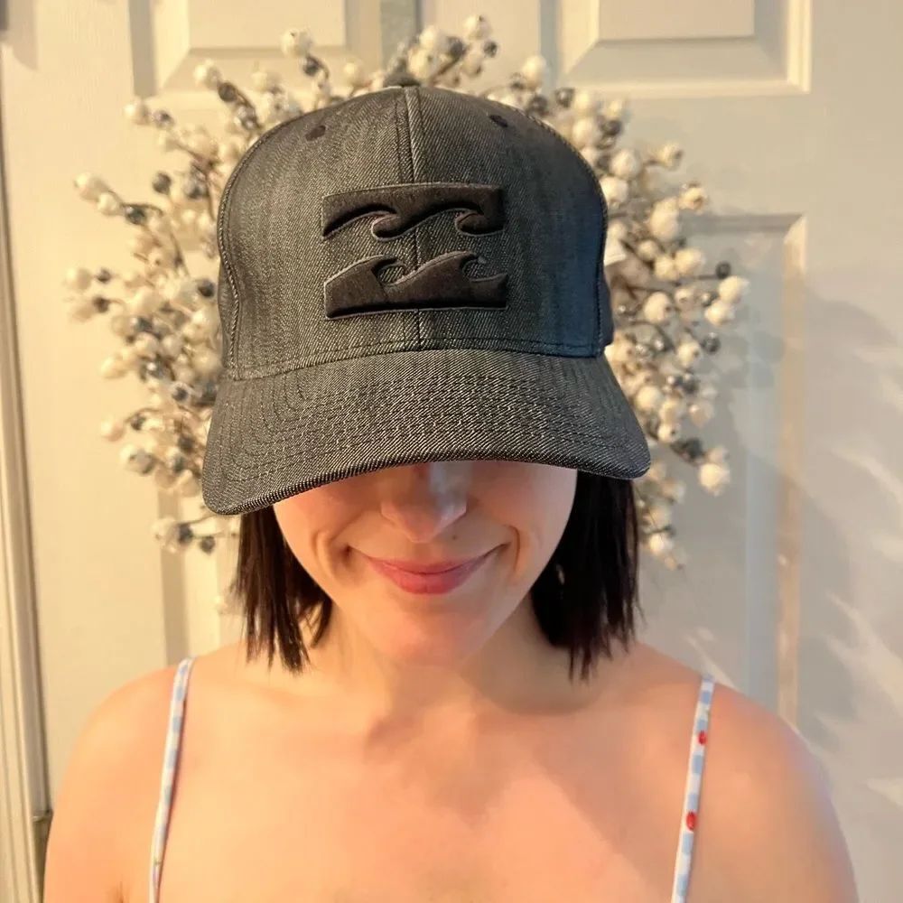 Billabong Gray Puffed Logo Flexfit Baseball Hat O/S Like New